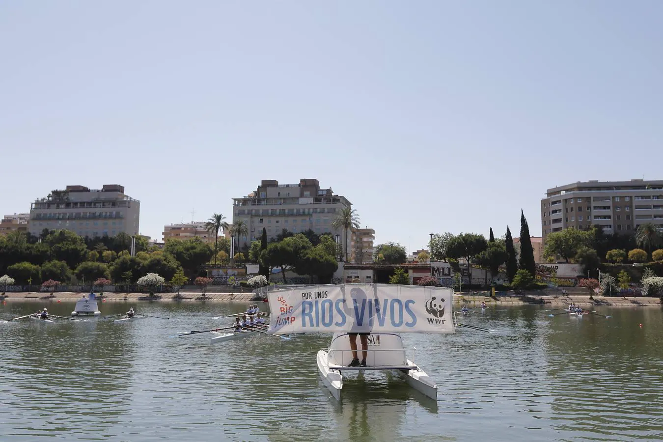 Sevilla reivindica la salud de los ríos en el Guadalquivir