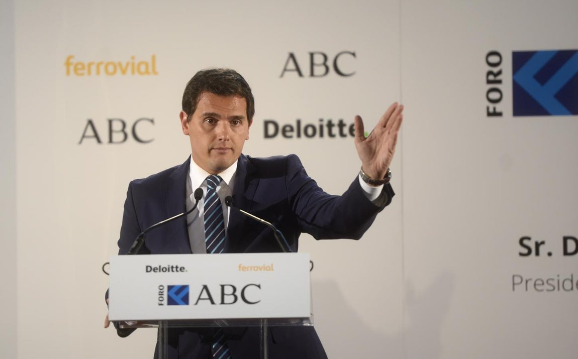 Rivera se ha situado como el principal partido de la oposición ante el Gobierno de Sánchez y ha afirmado que utilizará estos meses para refortalecer su proyecto alternativo para gobernar: «A eso nos vamos a dedicar, a hacer oposición y controlar y vigilar de cerca los pasos y las hipotecas de Sánchez». 