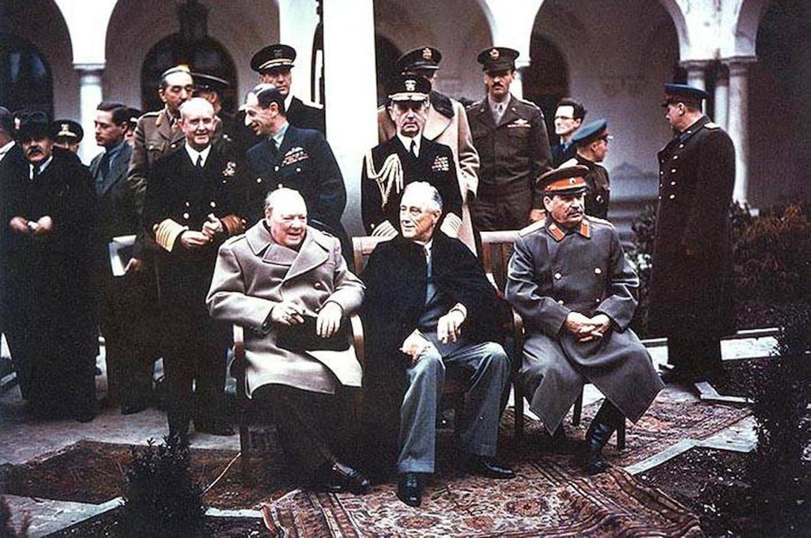 Conferencia de Yalta de 1945. Los presidentes de las fuerzas aliadas, Winston Churchill (Reino Unido), Franklin D. Roosvelt (EE.UU.) y Stalin (URSS),. 
