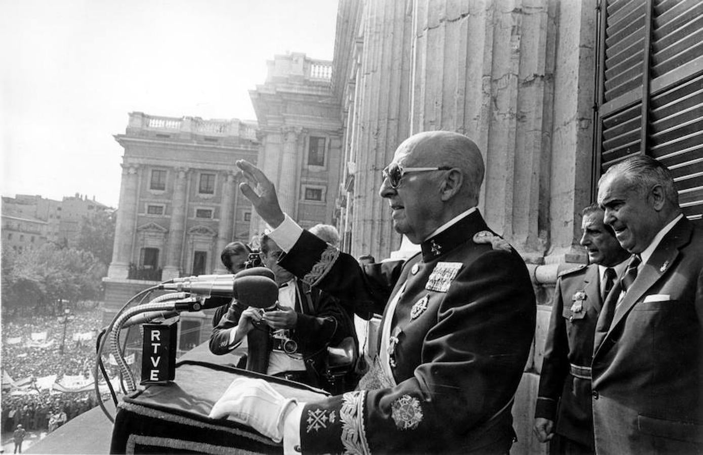 La última aparición pública de Franco en la Plaza de Oriente. 