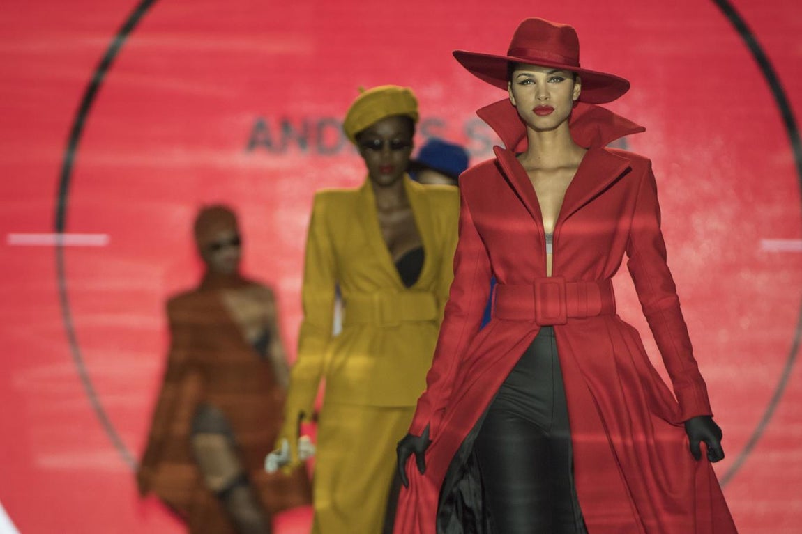 Rosanna Zanetti, protagonista del desfile de Andrés Sardá