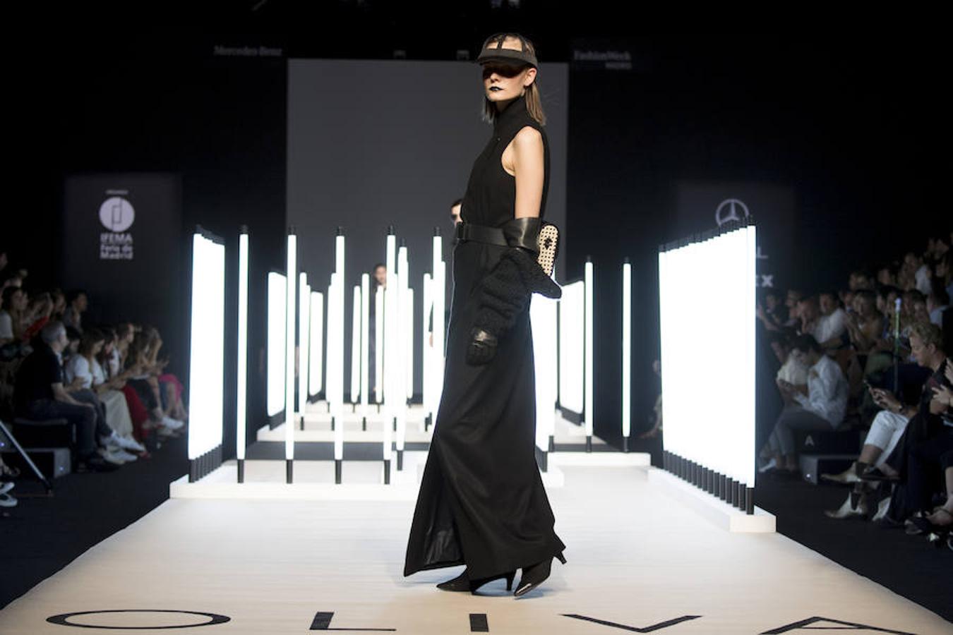 Juanjo Oliva tiñe de negro la moda verde