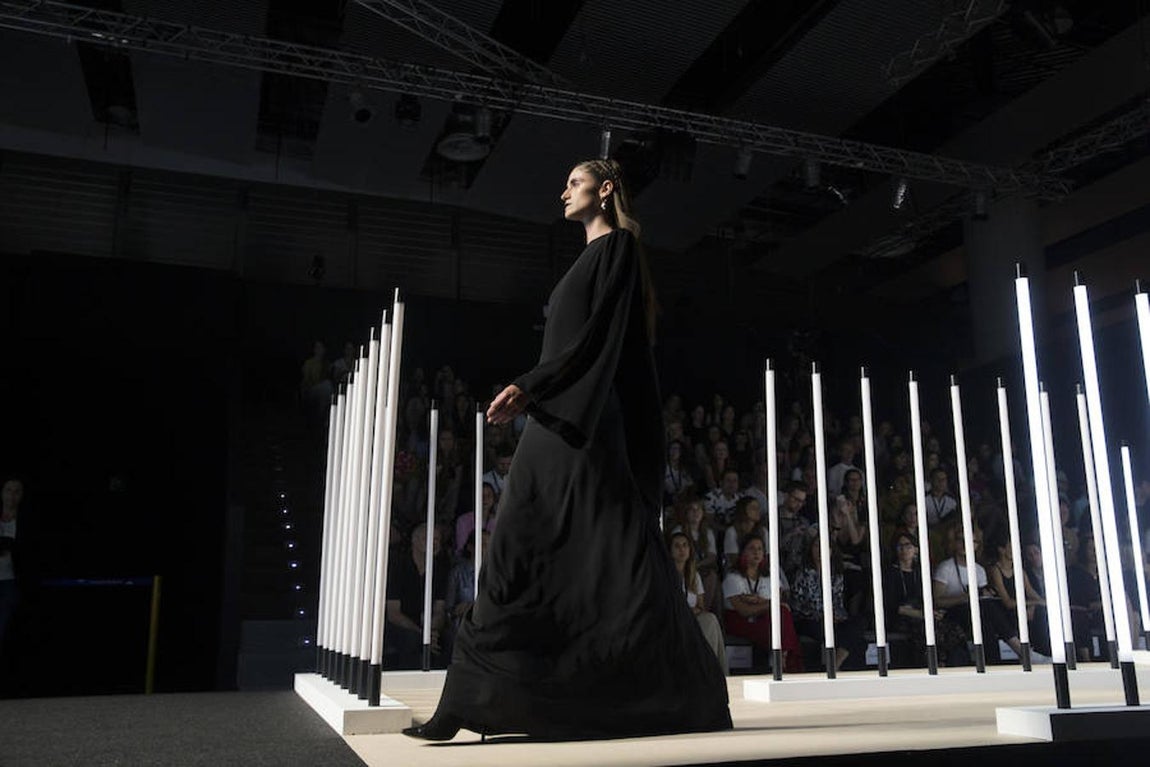 Juanjo Oliva tiñe de negro la moda verde