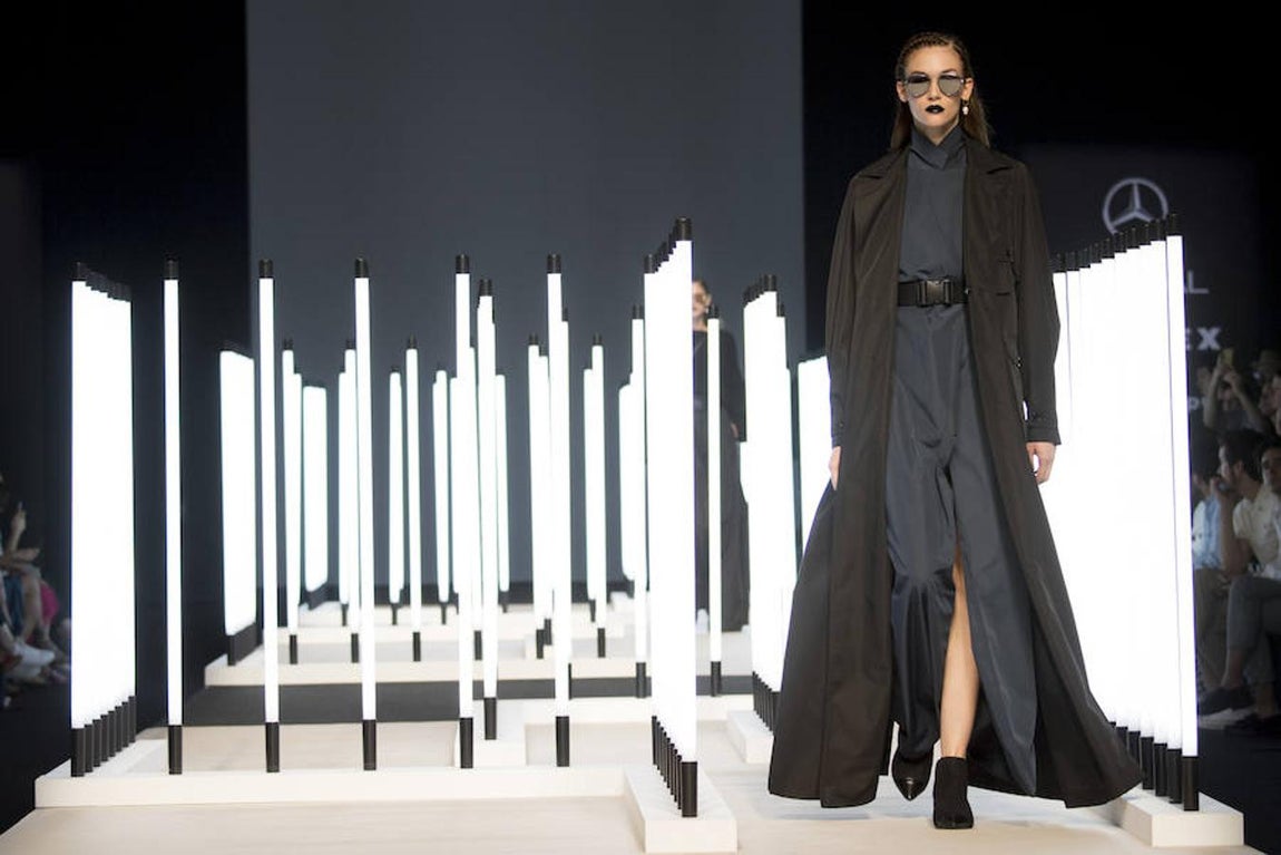 Juanjo Oliva tiñe de negro la moda verde