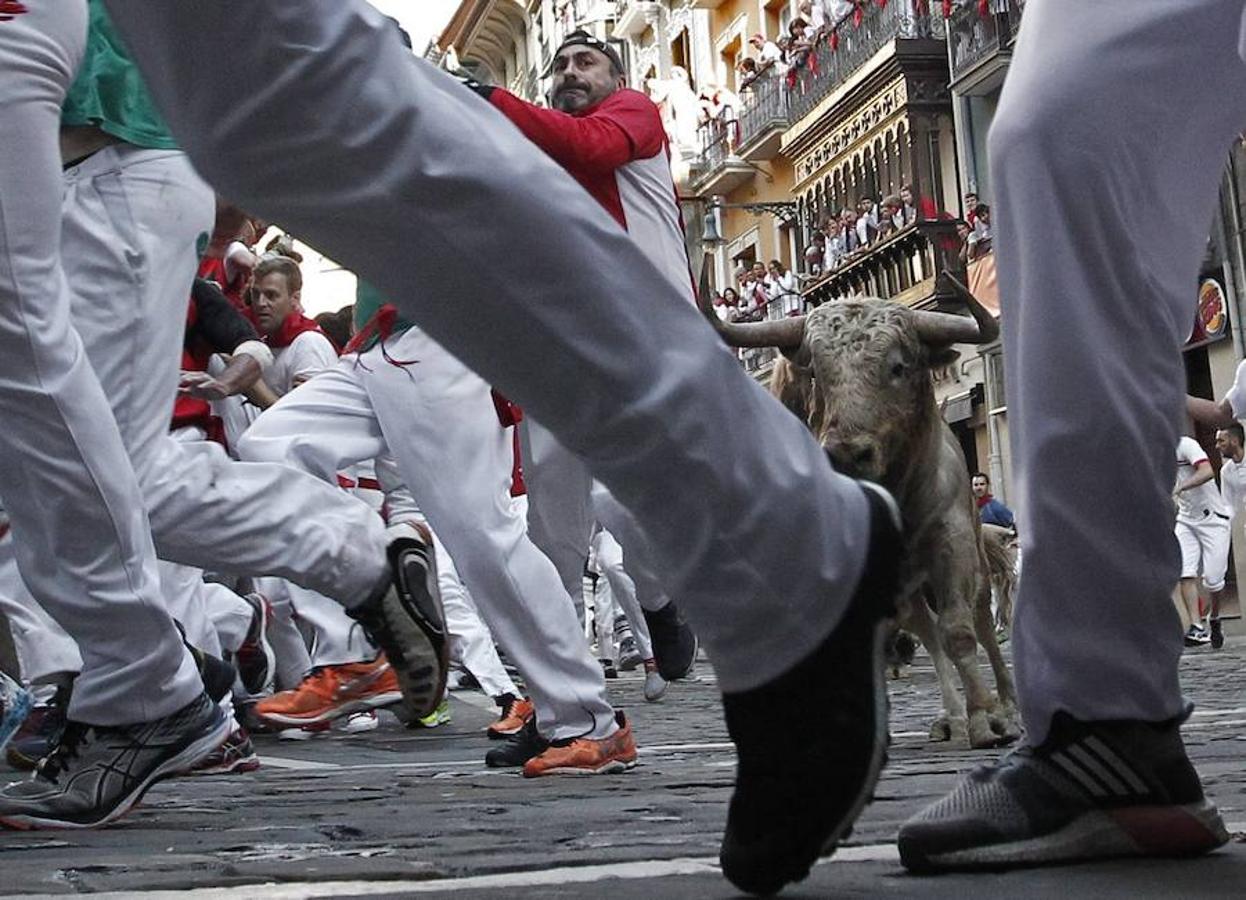 Las mejores imágenes del quinto encierro de San Fermín