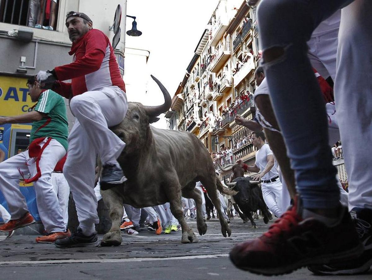 Las mejores imágenes del quinto encierro de San Fermín