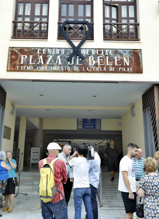 En imágenes, la concentración en Pilas por los asesinatos de Pau