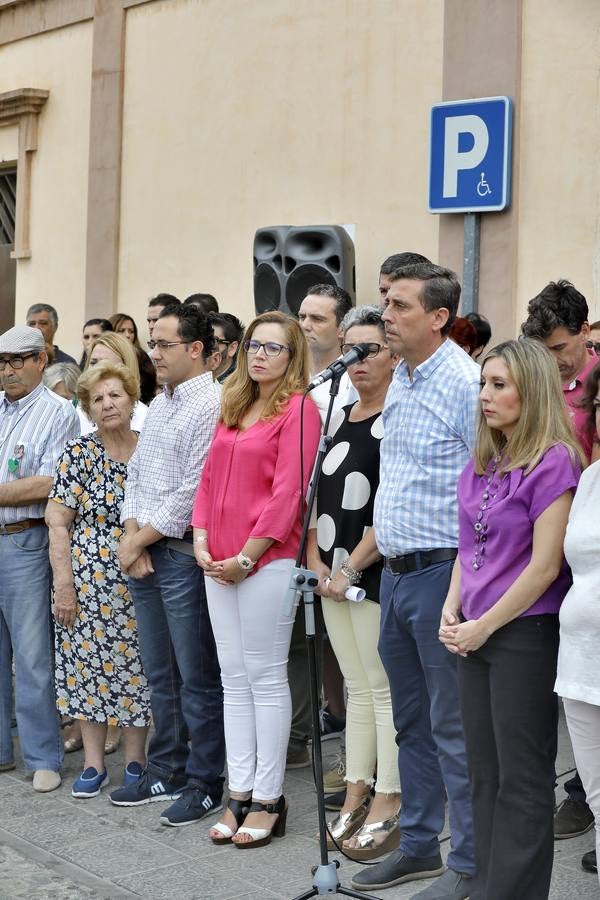 En imágenes, la concentración en Pilas por los asesinatos de Pau