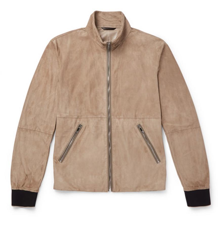 Chaqueta de Giorgio Armani. Chaqueta de gamuza con borde de cuero entallado de Giorgi Armani en tonos tierra. De corte informal, incluye bolsillos interiores para no interrumpir la forma. Precio: rebajado 2.600 euros a 1040 euros.