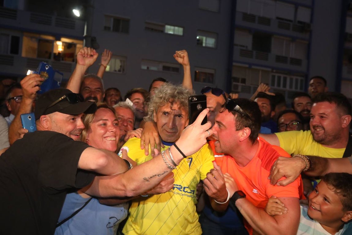 FOTOS: Mágico apadrina la nueva equipación del Cádiz CF