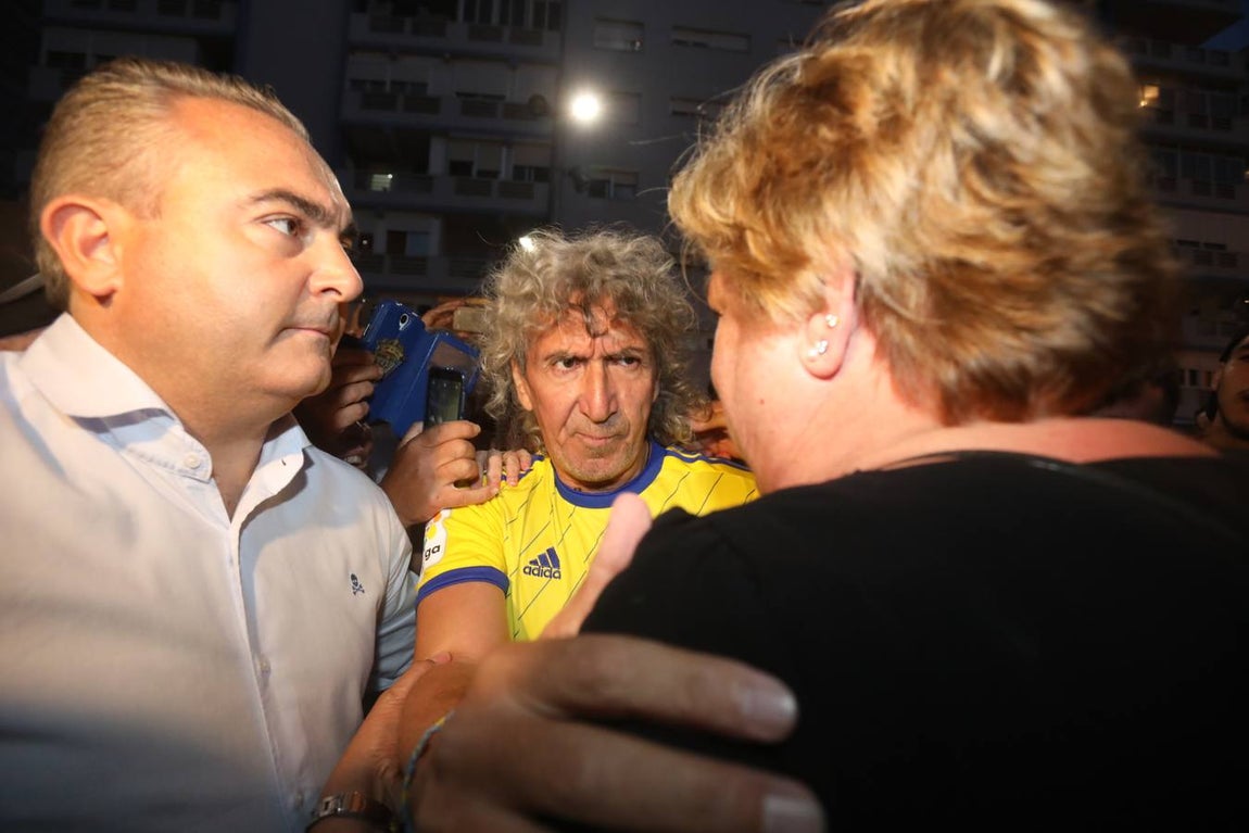 FOTOS: Mágico apadrina la nueva equipación del Cádiz CF