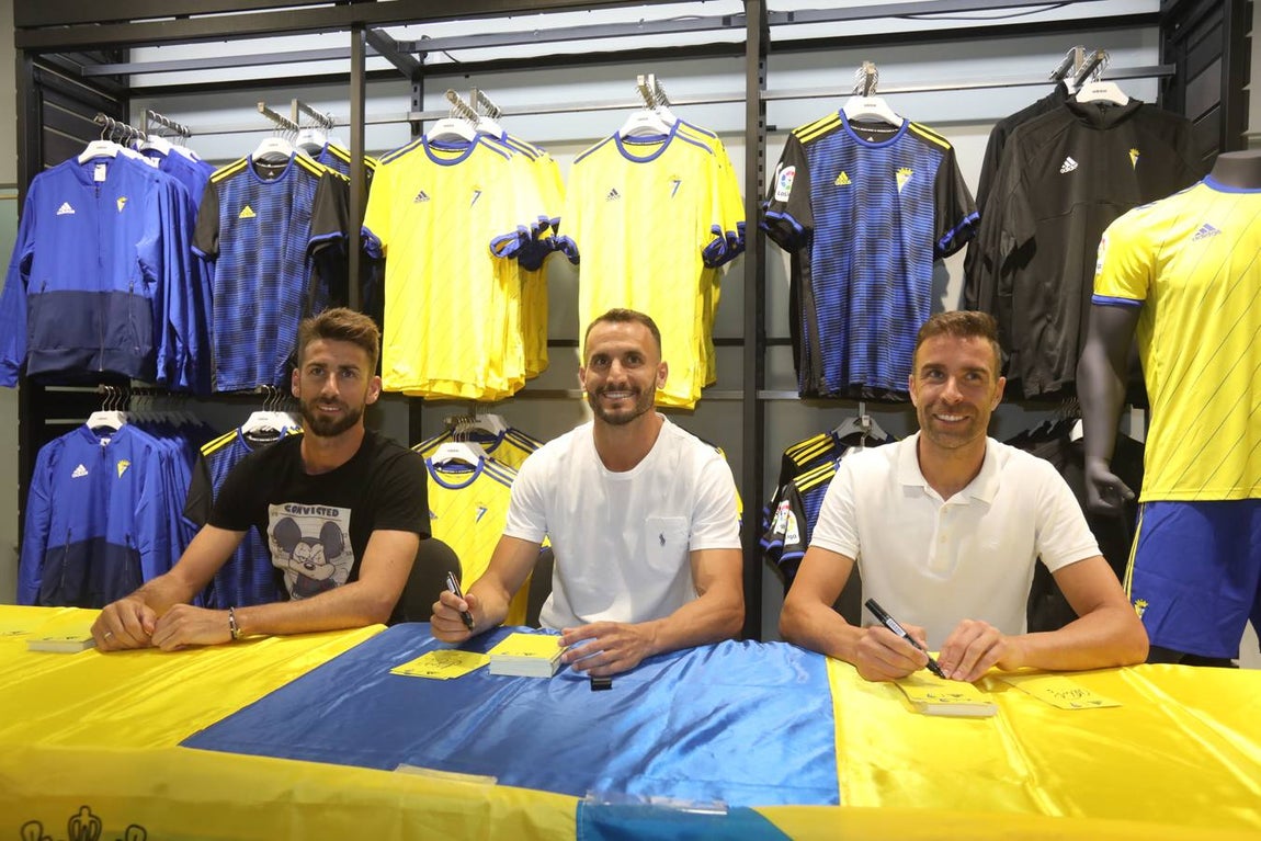 FOTOS: Mágico apadrina la nueva equipación del Cádiz CF