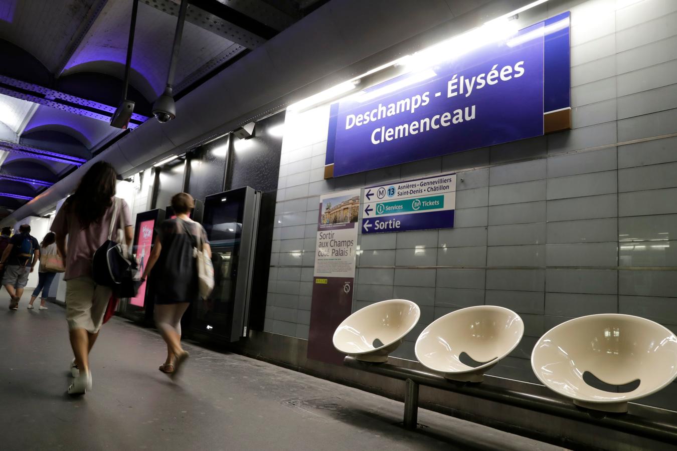 Estación Champs - Élysées Clemenceau. 