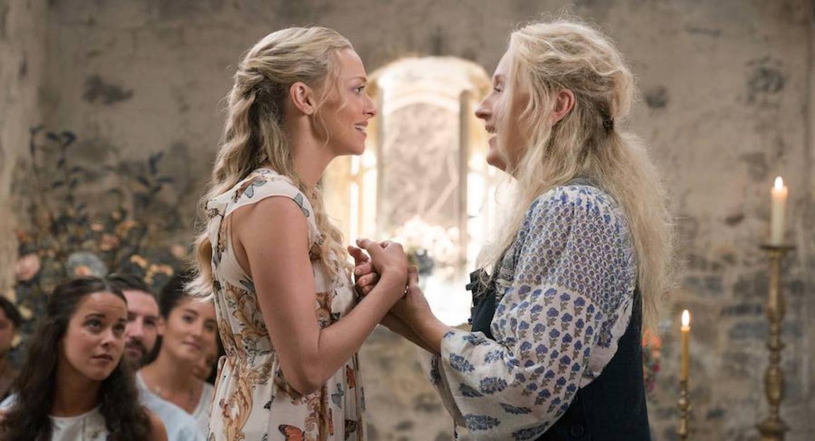 23. Sophie (AMANDA SEYFRIED) y Donna (MERYL STREEP)