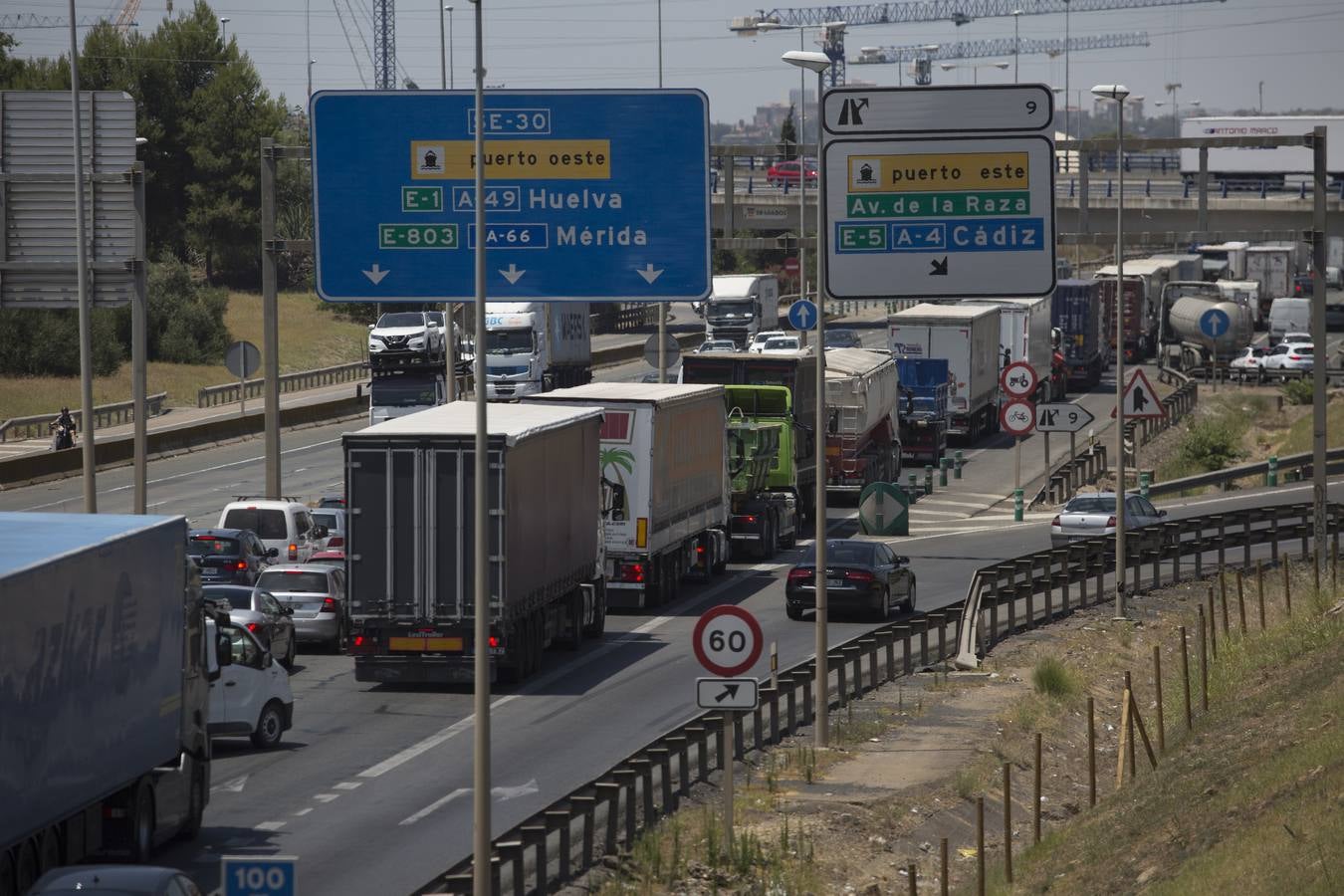 Primeros atascos por el cierre del puente de las Delicias