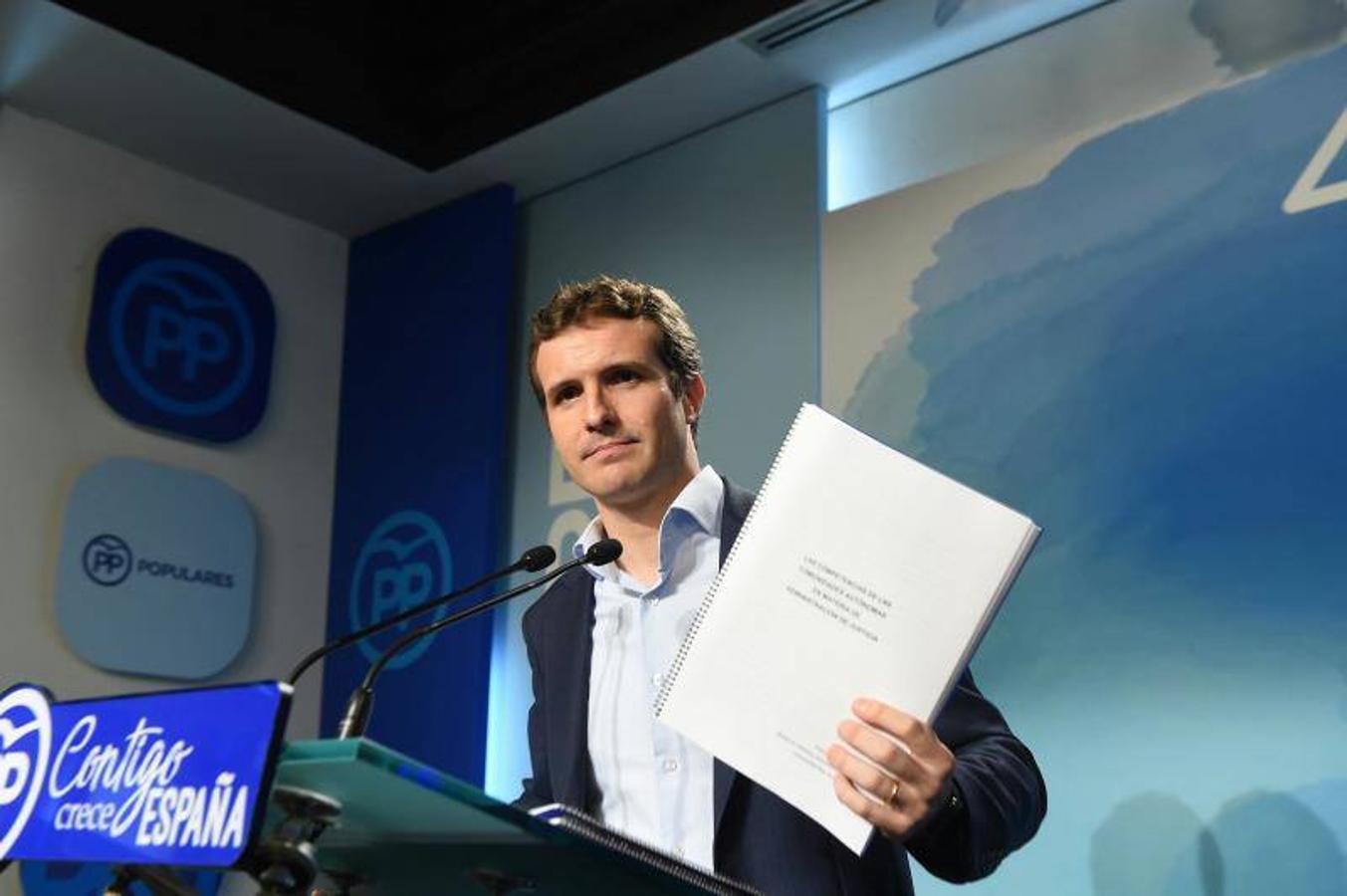 Casado dando explicaciones tras las acusaciones sobre su máster. 