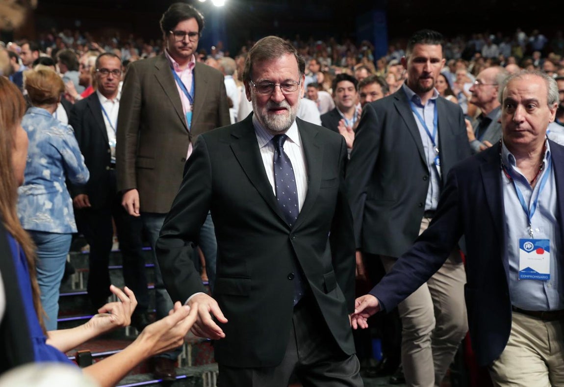 Este sábado se decidirá al próximo presidente del PP que relevará a Mariano Rajoy tras los dicursos de los candidatos: Soraya Sáenz de Santamaría y Pablo Casado. 