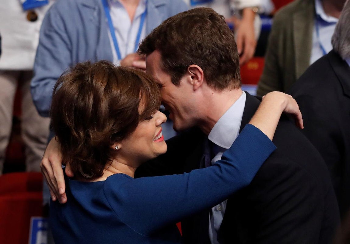 Este sábado se decidirá al próximo presidente del PP que relevará a Mariano Rajoy tras los dicursos de los candidatos: Soraya Sáenz de Santamaría y Pablo Casado. 