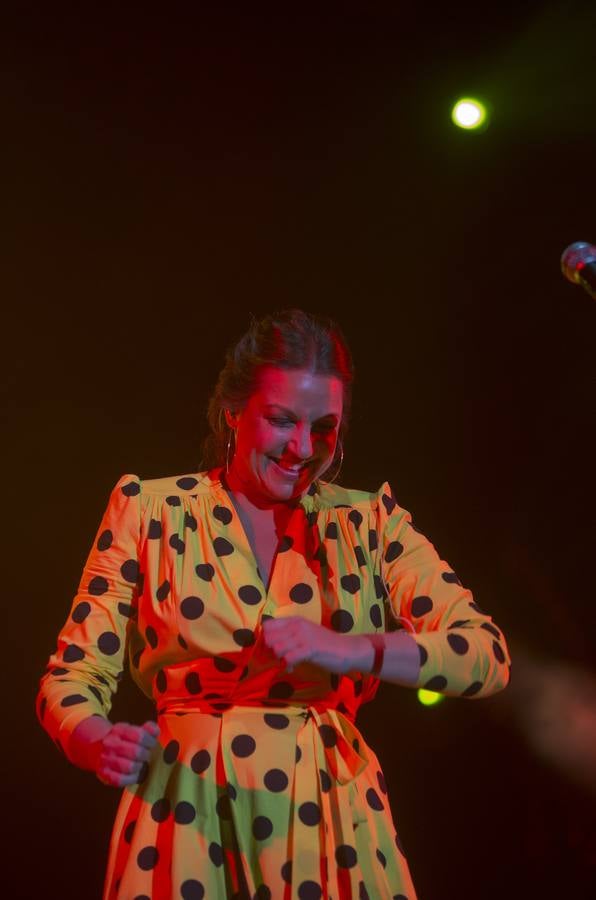 Niña Pastori y Antonio Carmona derrochan magia y sal en su concierto en Sancti Petri