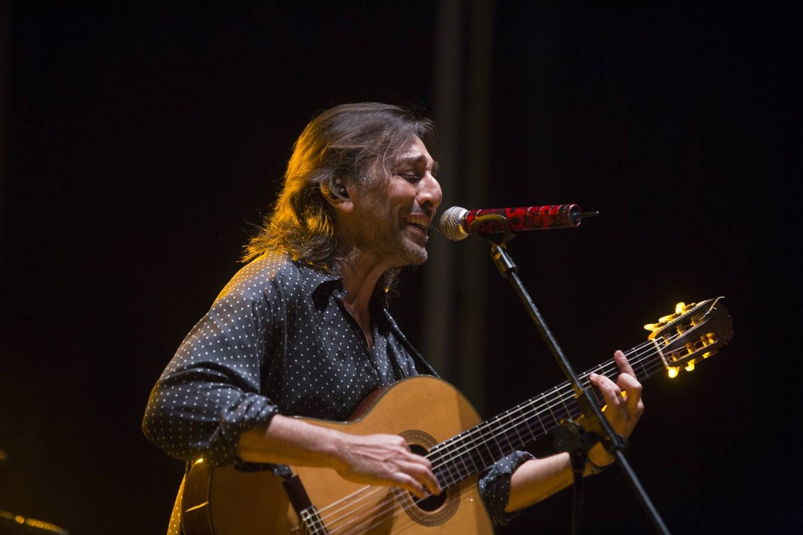 Niña Pastori y Antonio Carmona derrochan magia y sal en su concierto en Sancti Petri