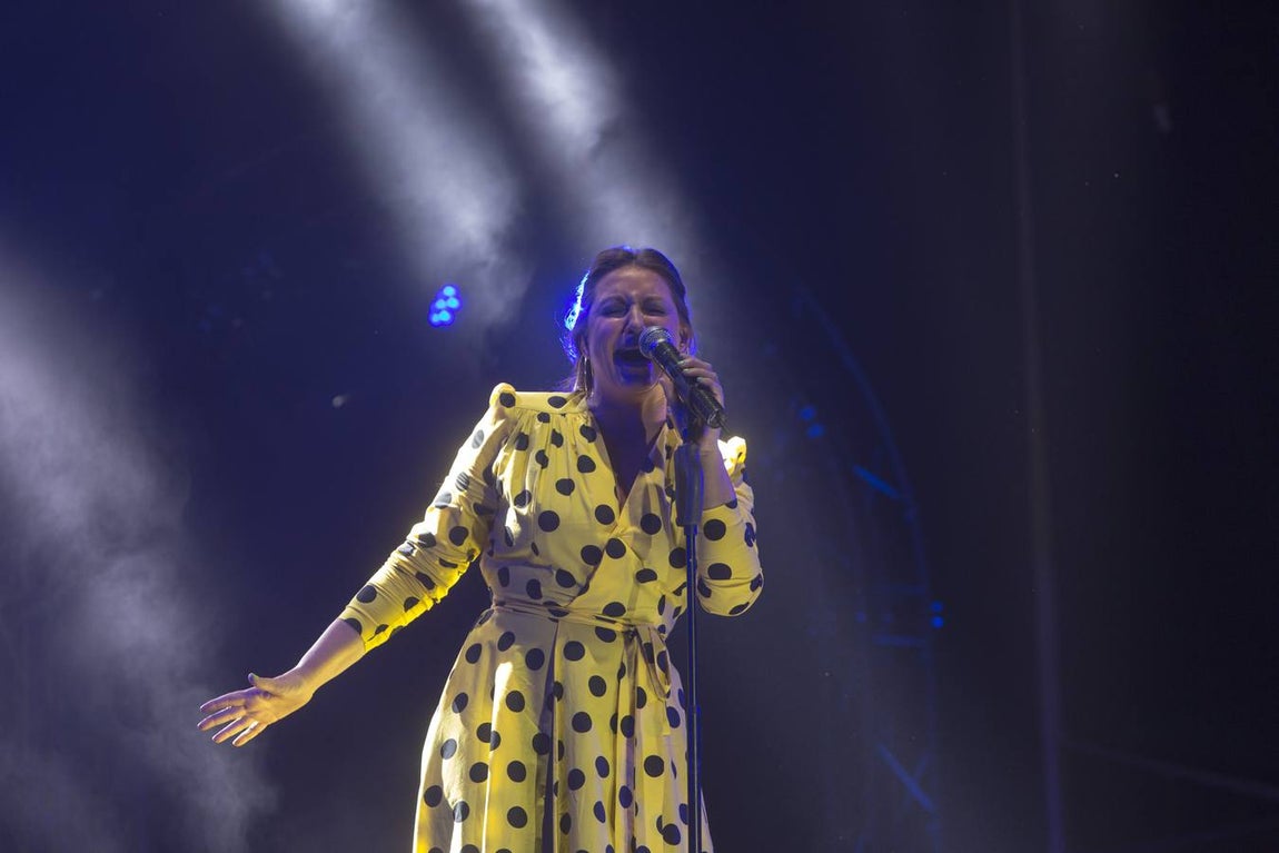 Niña Pastori y Antonio Carmona derrochan magia y sal en su concierto en Sancti Petri