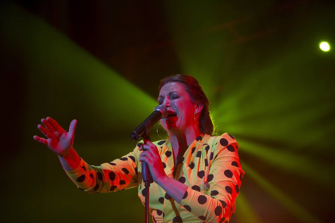 Niña Pastori y Antonio Carmona derrochan magia y sal en su concierto en Sancti Petri