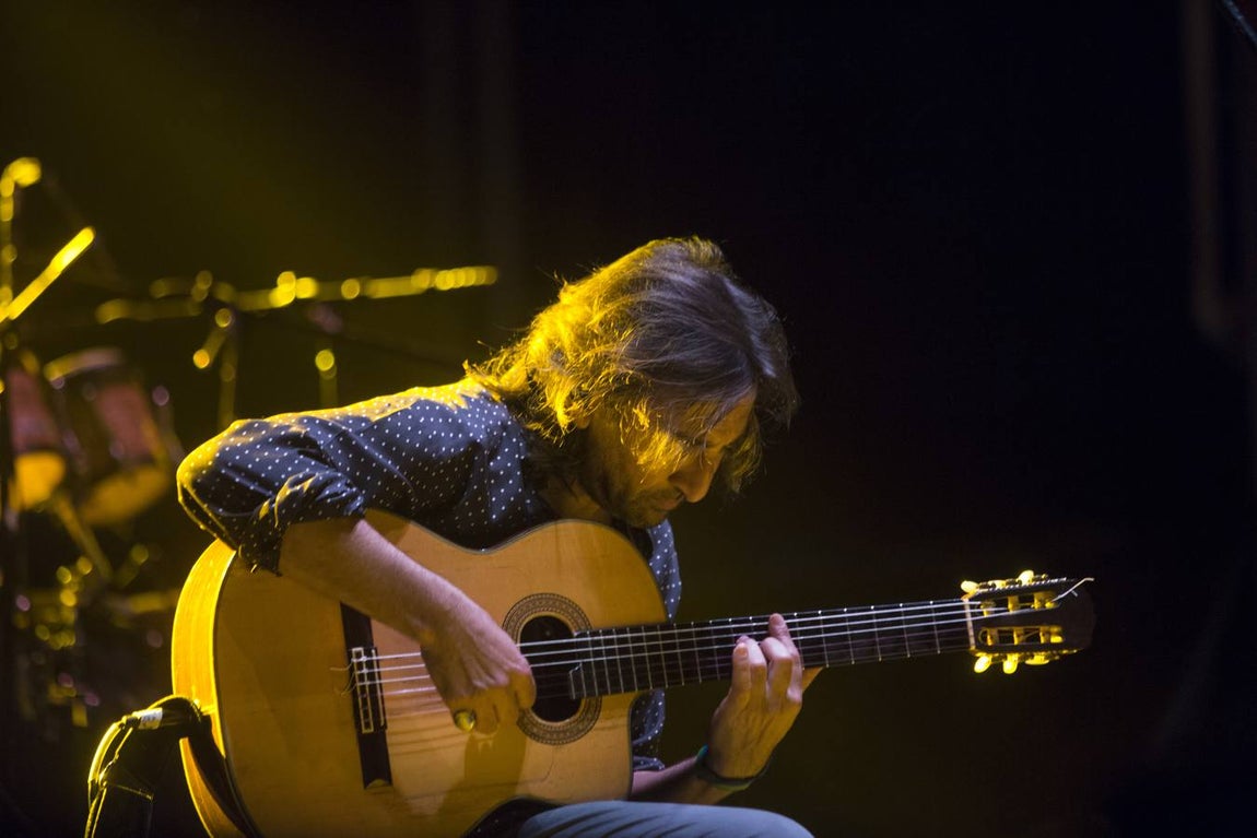 Niña Pastori y Antonio Carmona derrochan magia y sal en su concierto en Sancti Petri