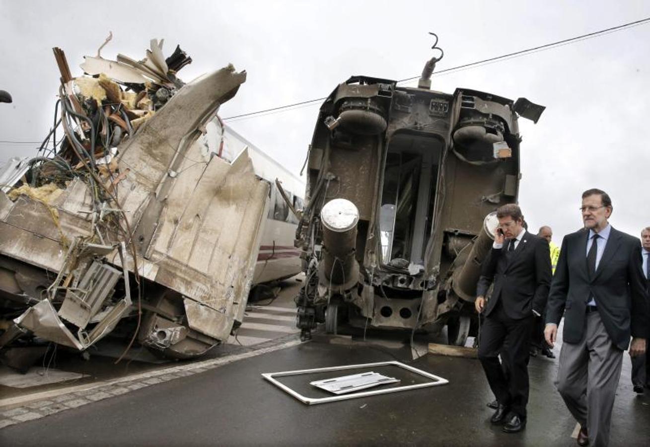 El expresidente Mariano Rajoy, visitando el lugar de la catástrofe. 