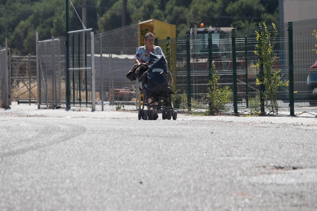 El asentamiento de chabolas en el camino Carbonel, en imágenes