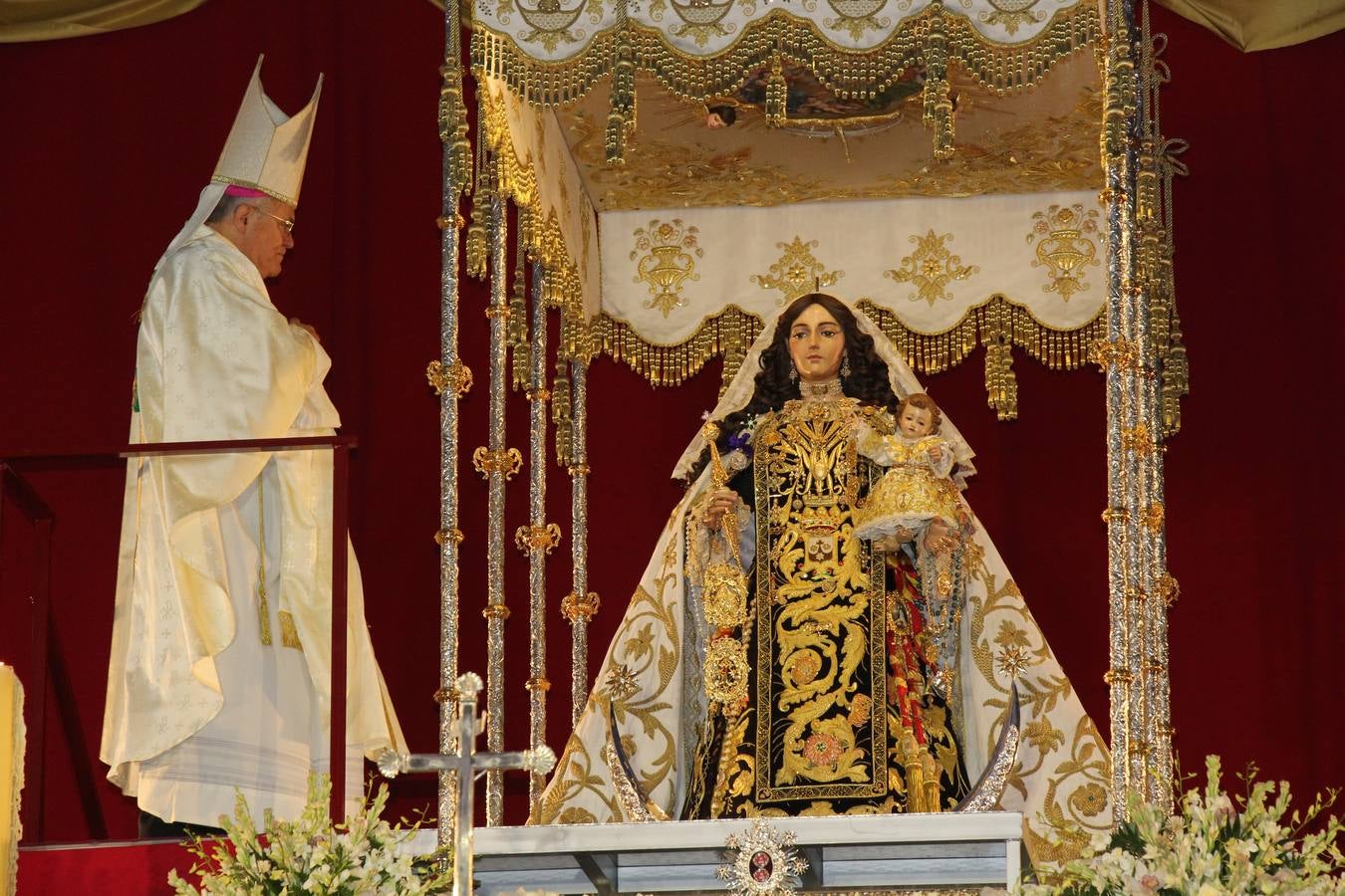 La coronación de la Virgen del Carmen, en imágenes