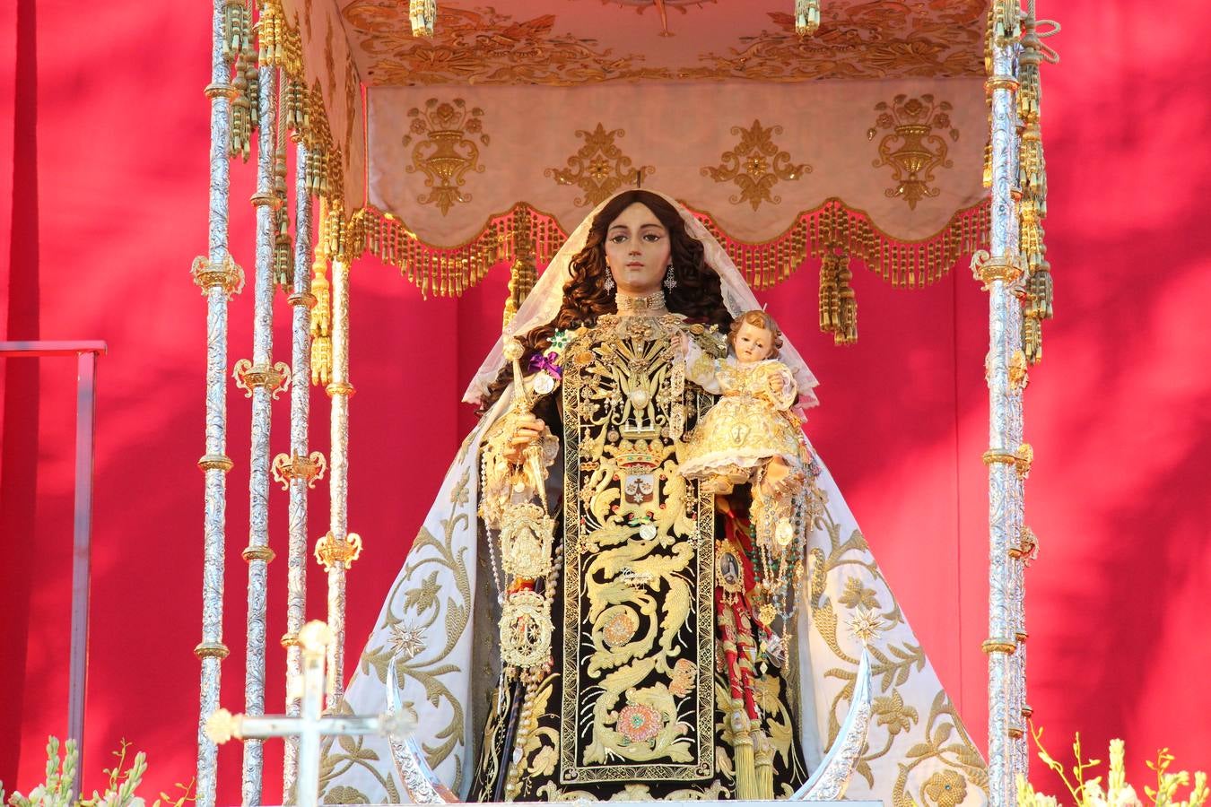 La coronación de la Virgen del Carmen, en imágenes