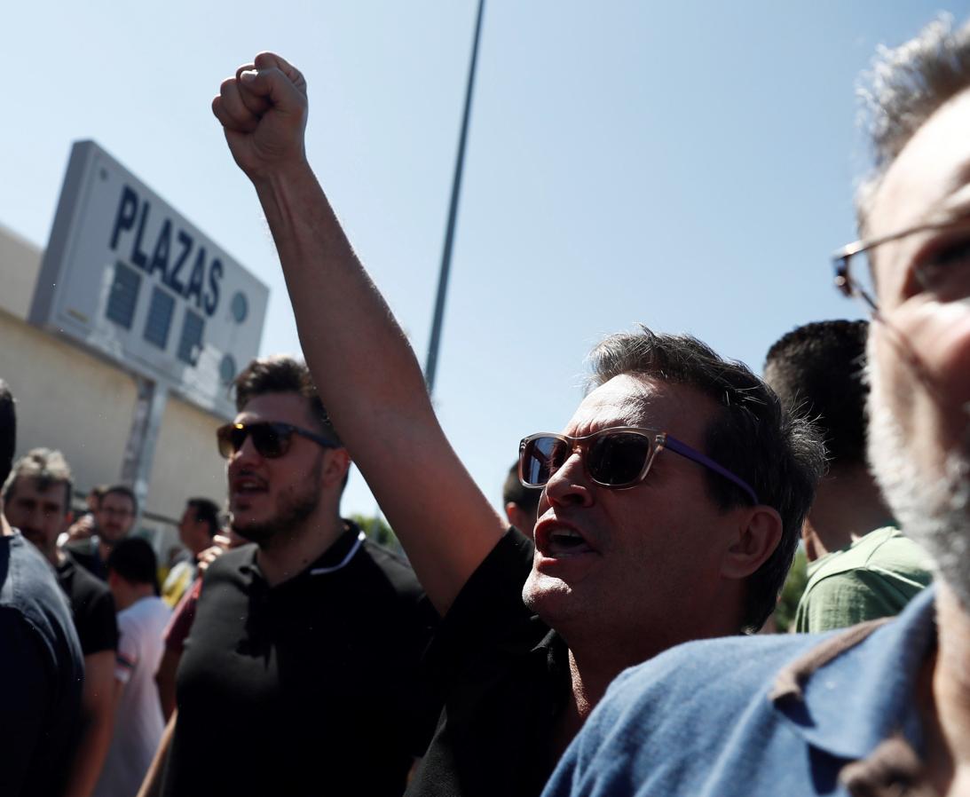 Taxistas se manifiestan en Madrid contra los vehículos VTC. 