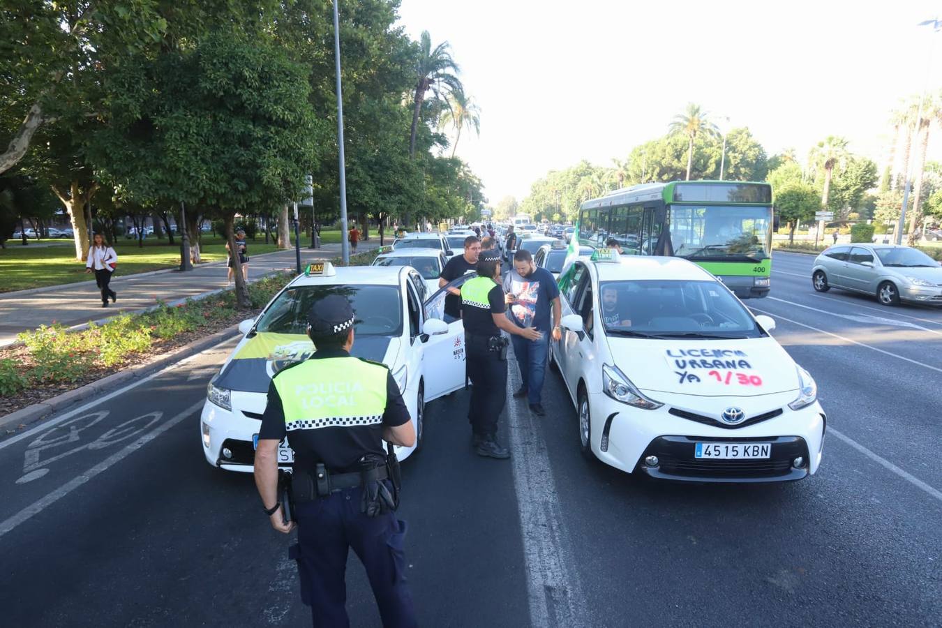 La marcha de los taxistas por Córdoba, en imágenes