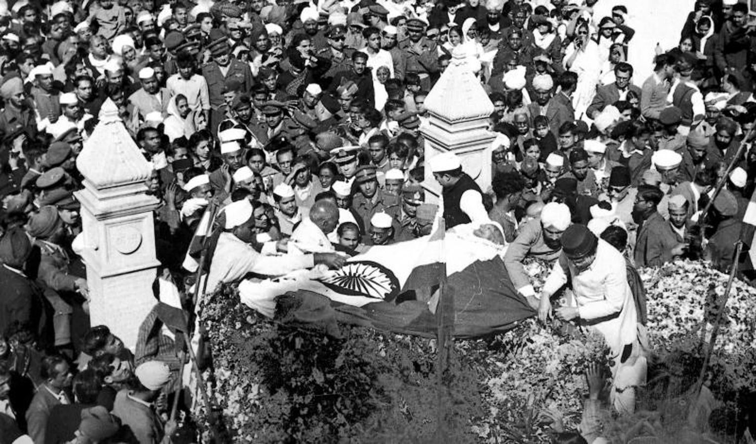 Fotografía del cortejo fúnebre de Gandhi en la India. 