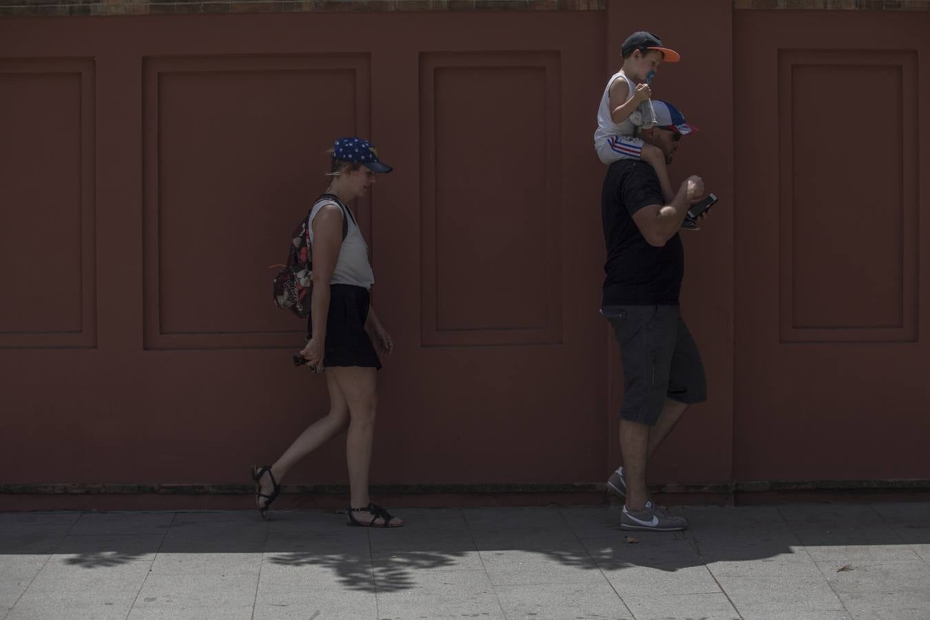 El primer día de la ola de calor en Sevilla