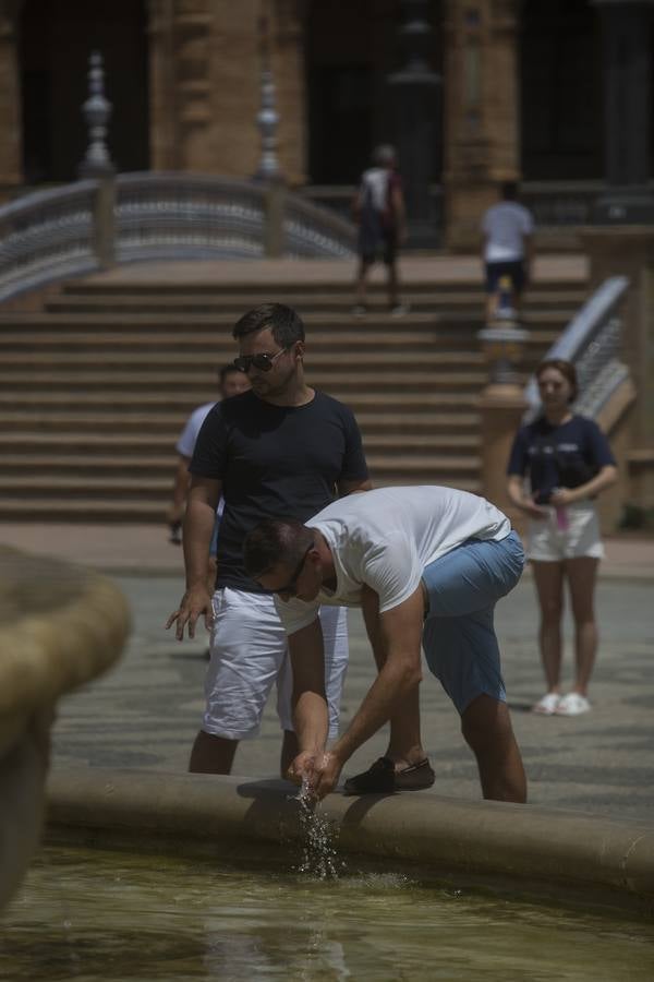 El primer día de la ola de calor en Sevilla