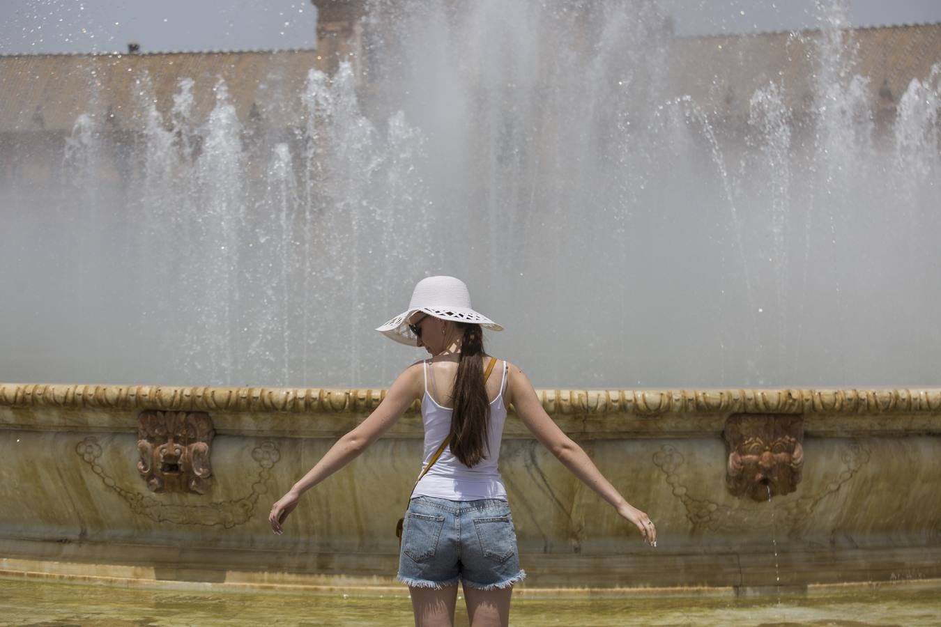 El primer día de la ola de calor en Sevilla