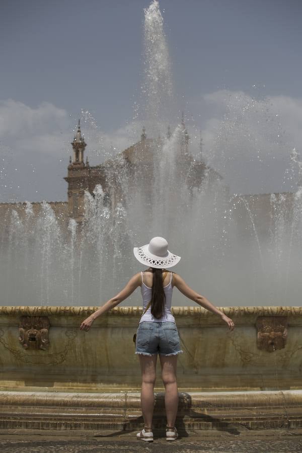 El primer día de la ola de calor en Sevilla