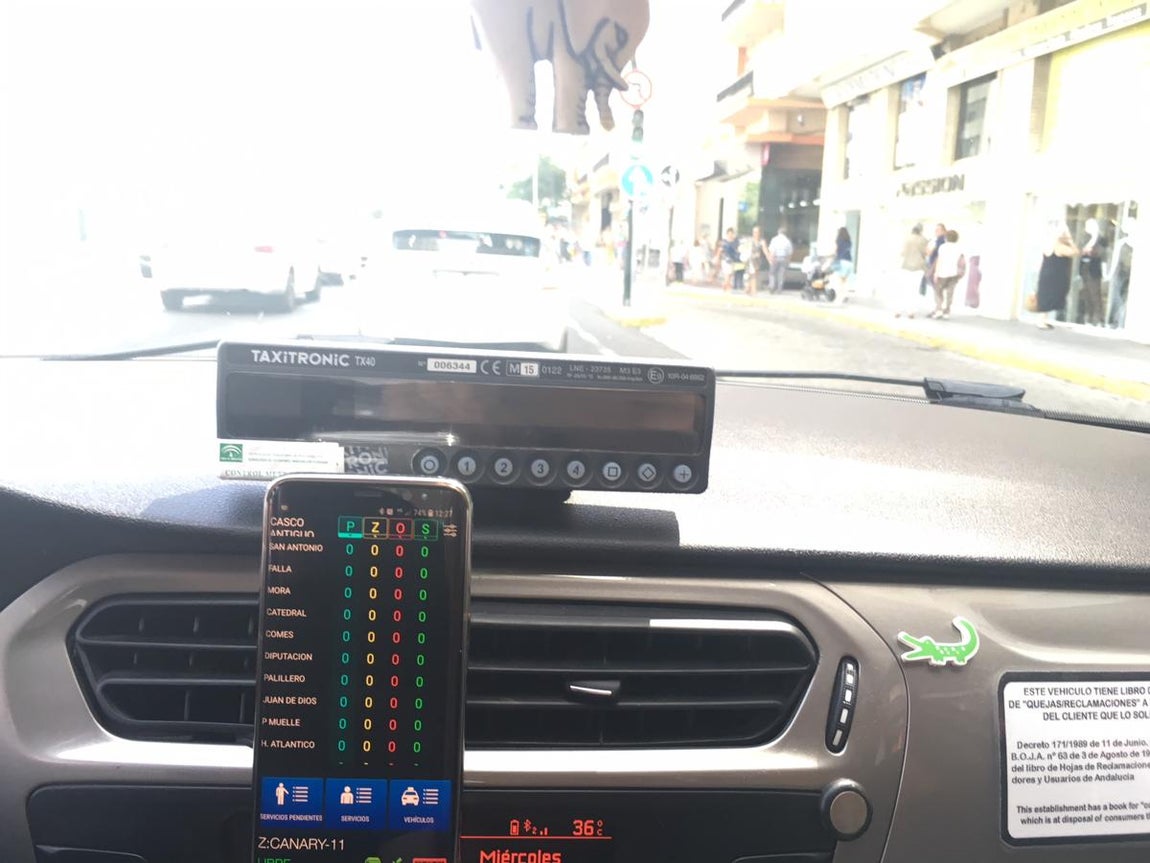 Galería fotos: La protesta de los taxistas de Cádiz en imágenes