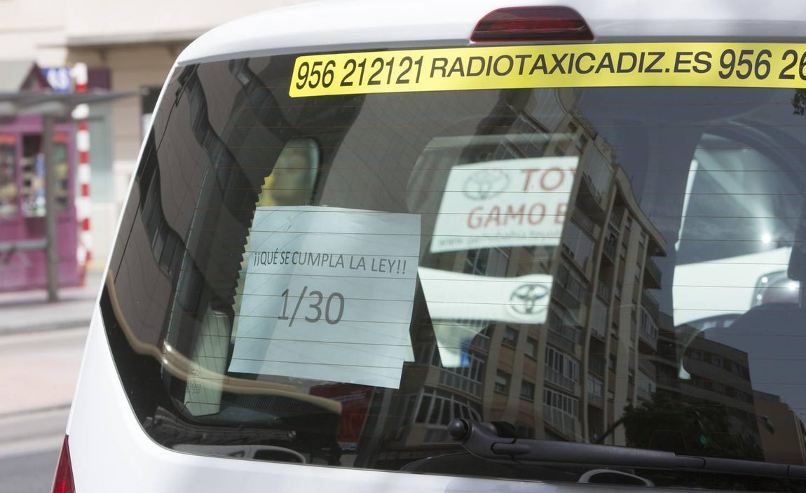 Galería fotos: La protesta de los taxistas de Cádiz en imágenes