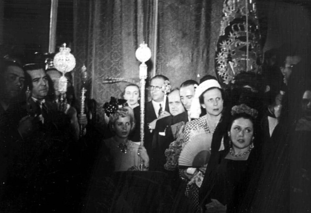 Eva de Perón en el Templo de la Macarena Sevilla. 
