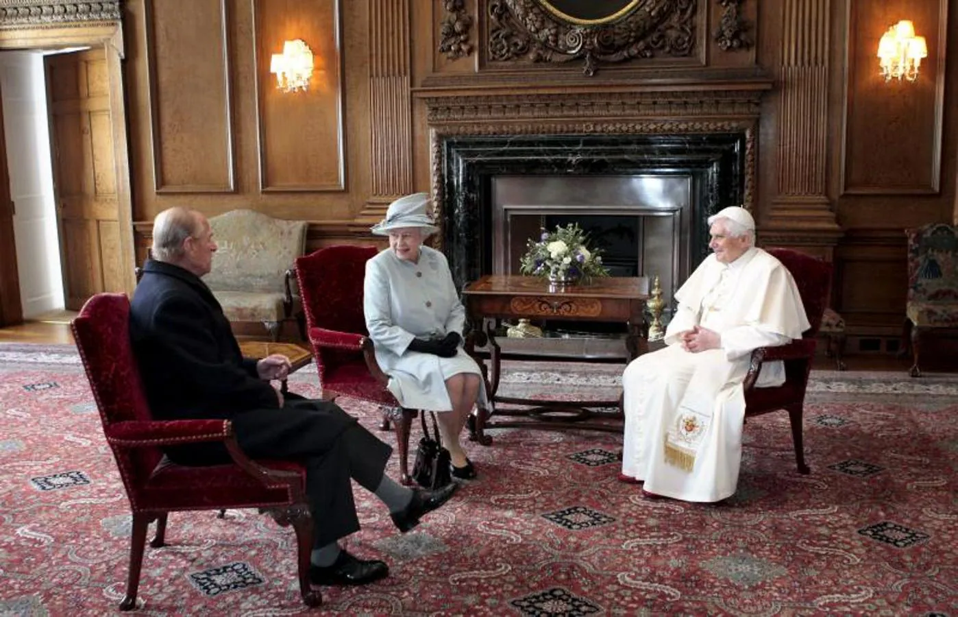 Recepción en Buckingham con el papa emérito Benedicto XVI. 