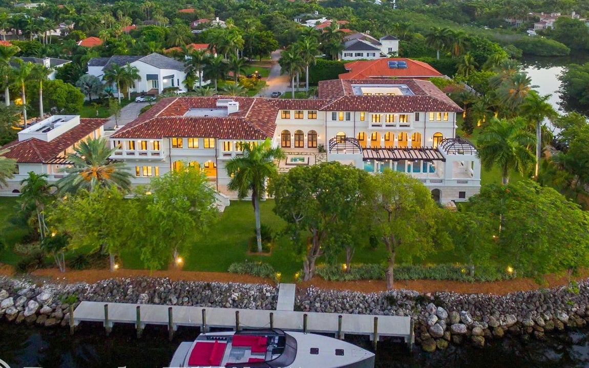 Muelle. La casa está rodeada por un enorme muelle. Hilda Bacardí no sabía quién acabaría comprando su casa, pero teniendo en cuenta las cualidades que proyectaba en la enorme construcción, no resulta descabellado intuir que la persona que la comprase tuviese barcos