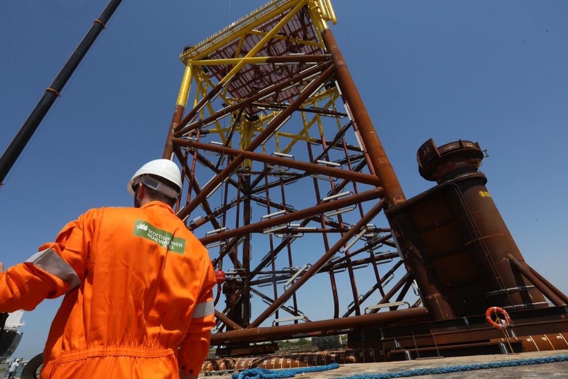 GALERÍA FOTOS: La ‘jacket’ de Iberdrola viaja al mar del Norte