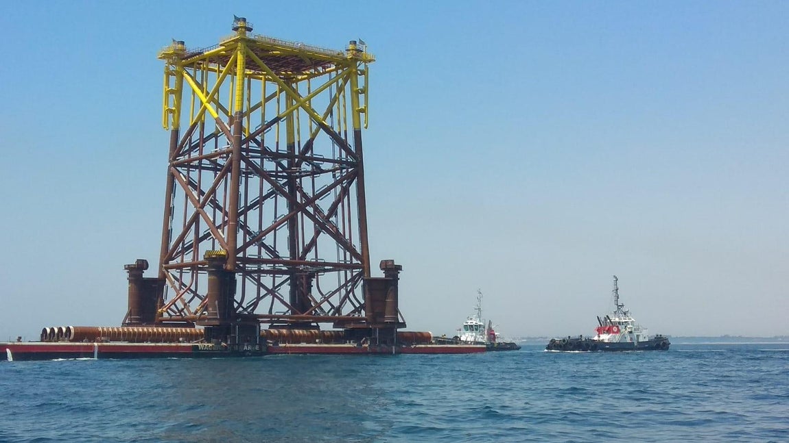 GALERÍA FOTOS: La ‘jacket’ de Iberdrola viaja al mar del Norte