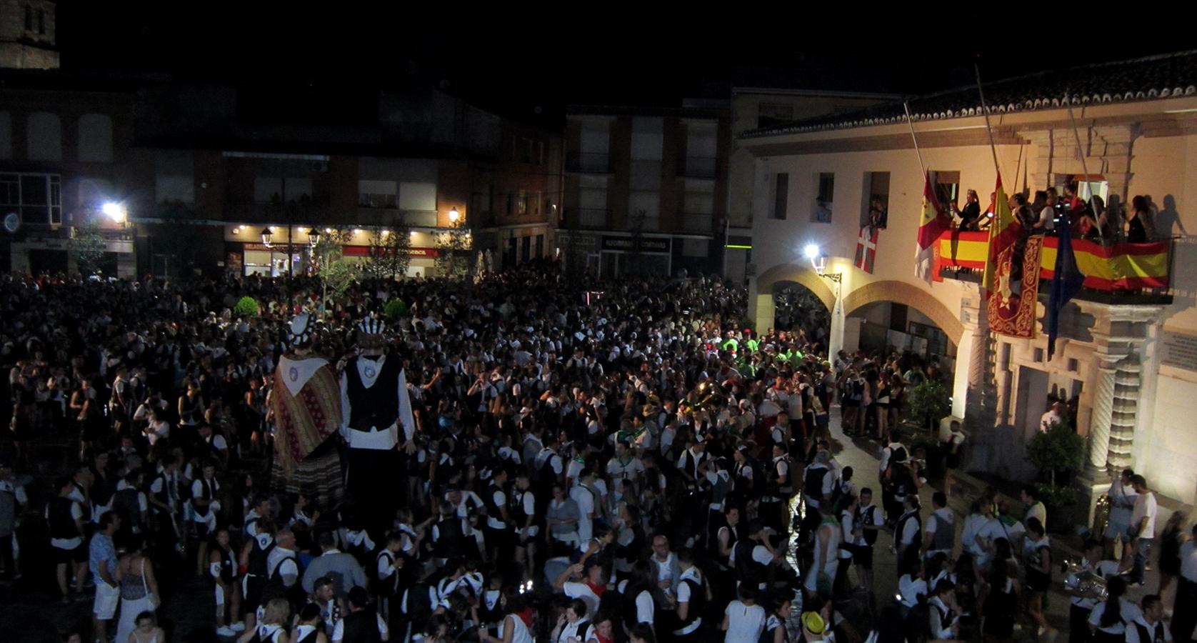 Cientos de personas en el chupinazo de Villacañas