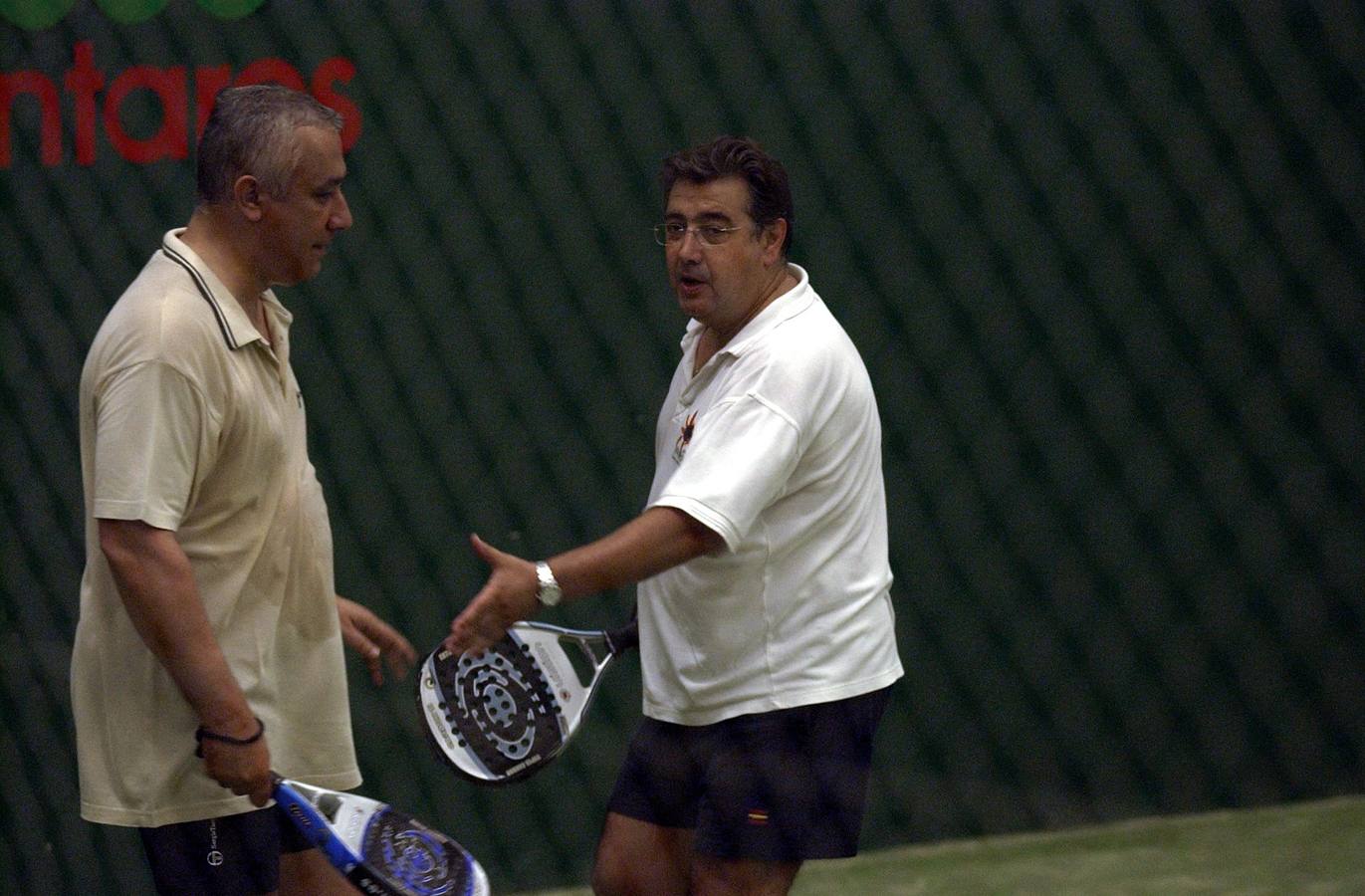 Los populares Javier Arenas y Juan Ignacio Zoido, en un partido de squash en julio de 2004