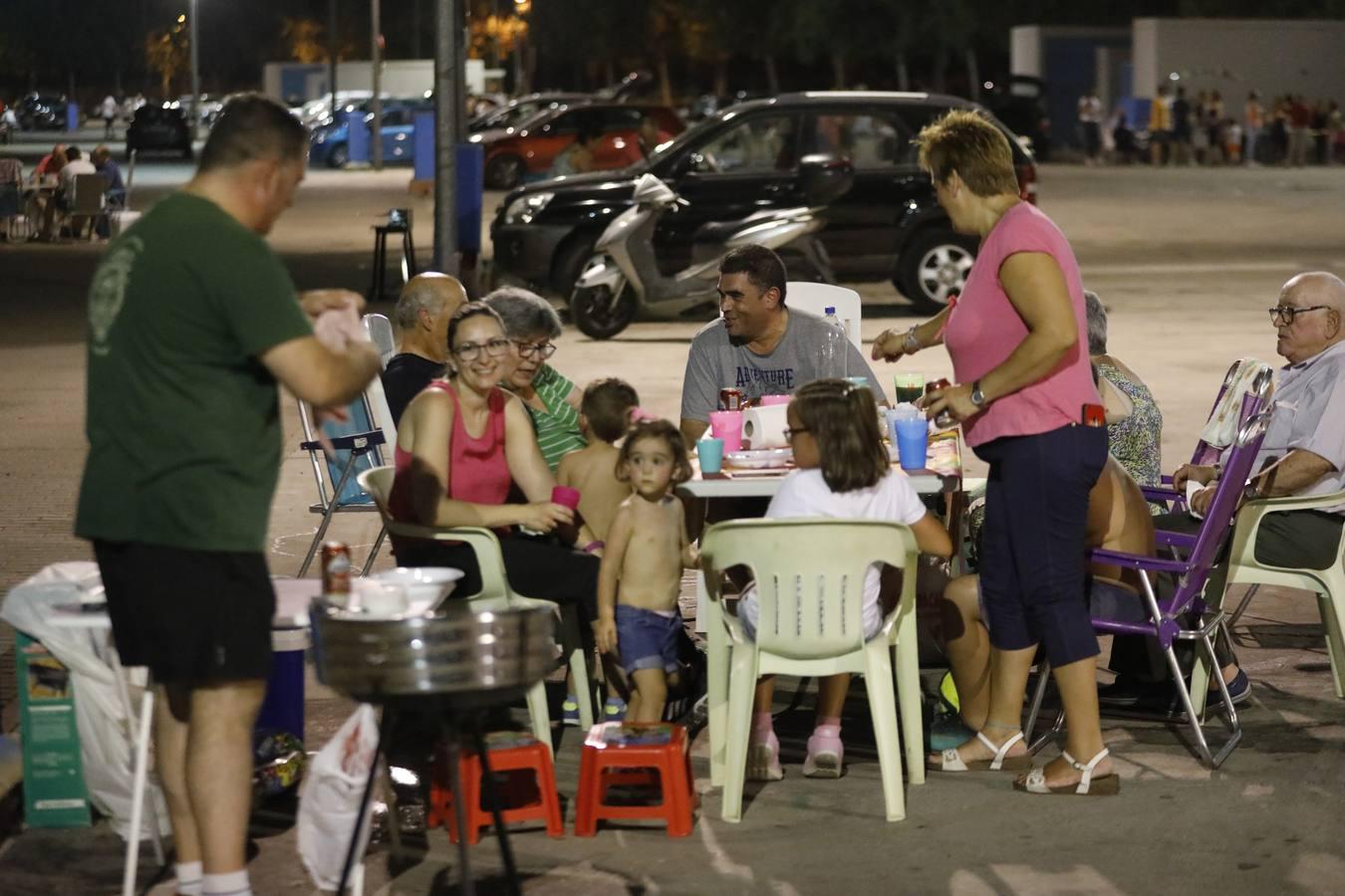 El Arenal en la noche más calurosa del verano, en imágenes