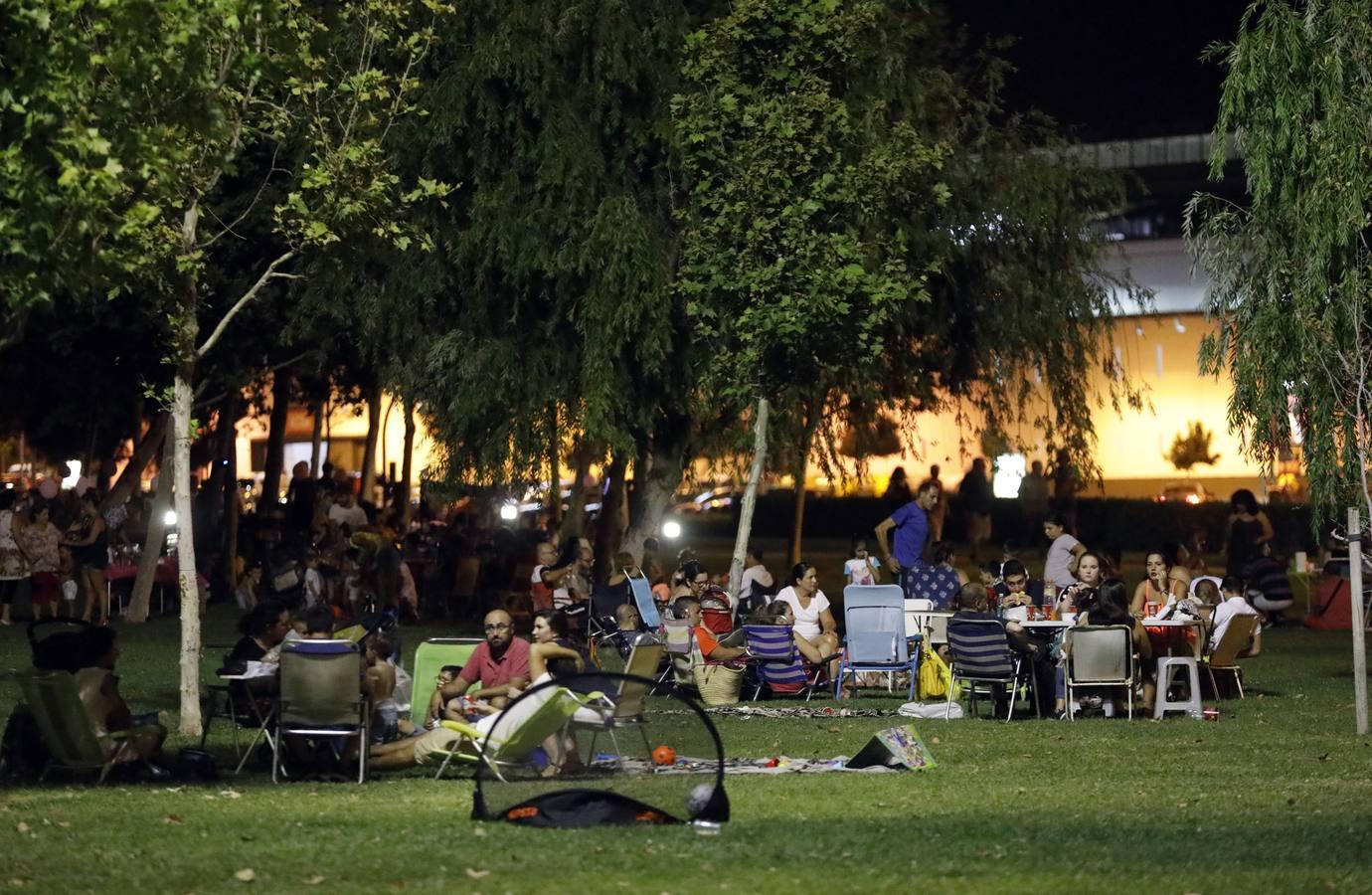 El Arenal en la noche más calurosa del verano, en imágenes