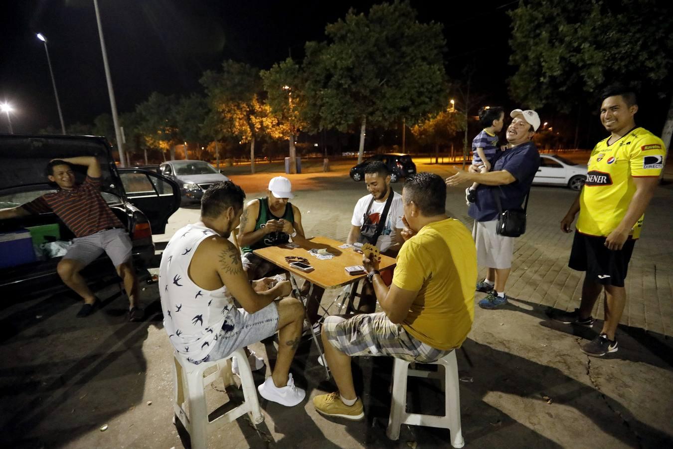 El Arenal en la noche más calurosa del verano, en imágenes